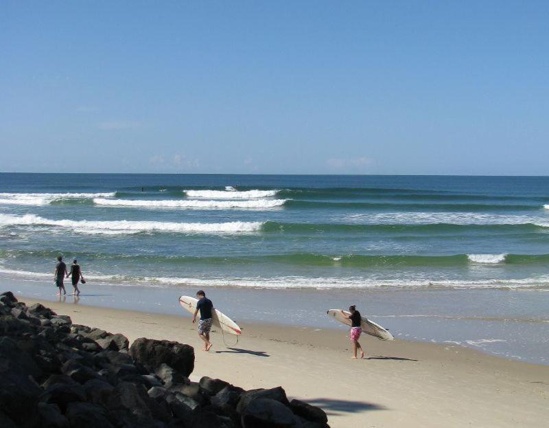 Хостел Caloundra Backpackers Экстерьер фото