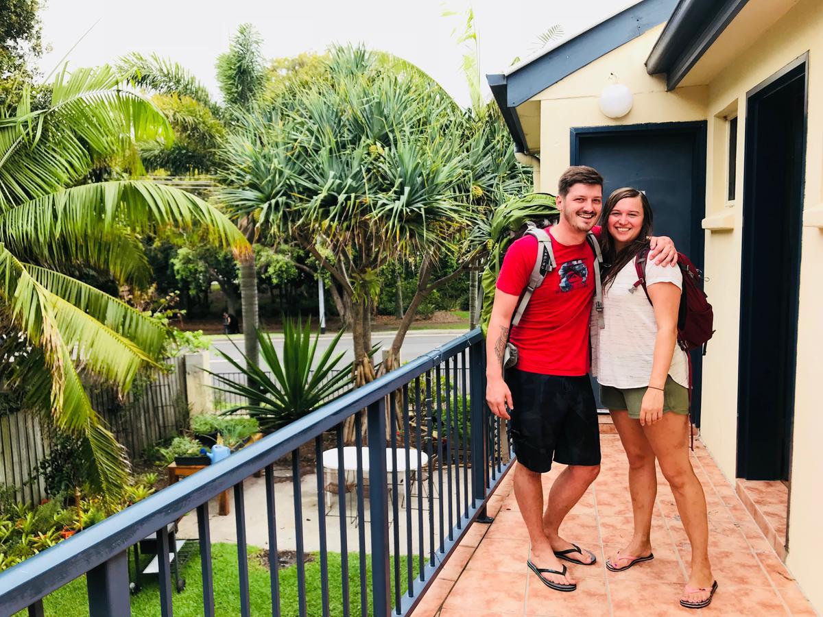 Хостел Caloundra Backpackers Экстерьер фото